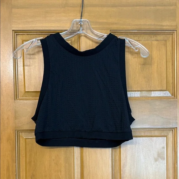 ALO Yoga Black Cropped Mesh Tank - Picture 2 of 3